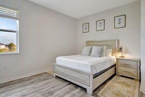 4 bedrooms, desk, free WiFi, bed sheets