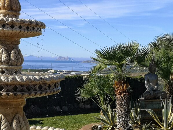 المنطقة المحيطة بالمنشأة