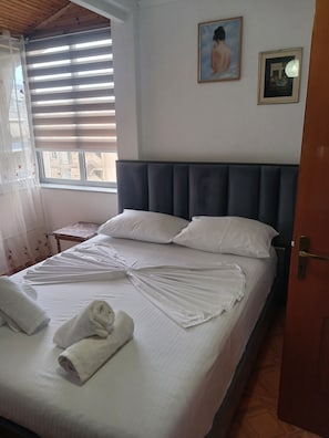 2 bedrooms, iron/ironing board, WiFi, bed sheets