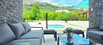 Villa Lux with swimmnig pool and view