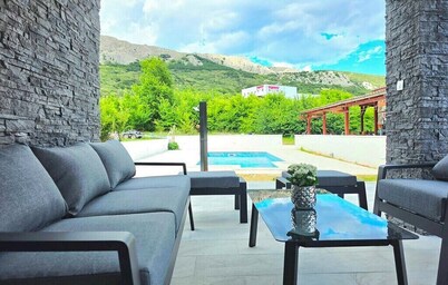 Villa Lux with swimmnig pool and view
