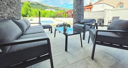 Villa Lux with swimmnig pool and view