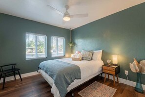 5 slaapkamers, een strijkplank/strijkijzer, wifi, beddengoed