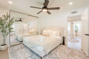 3 soverom, strykejern/-brett, wi-fi og sengetøy