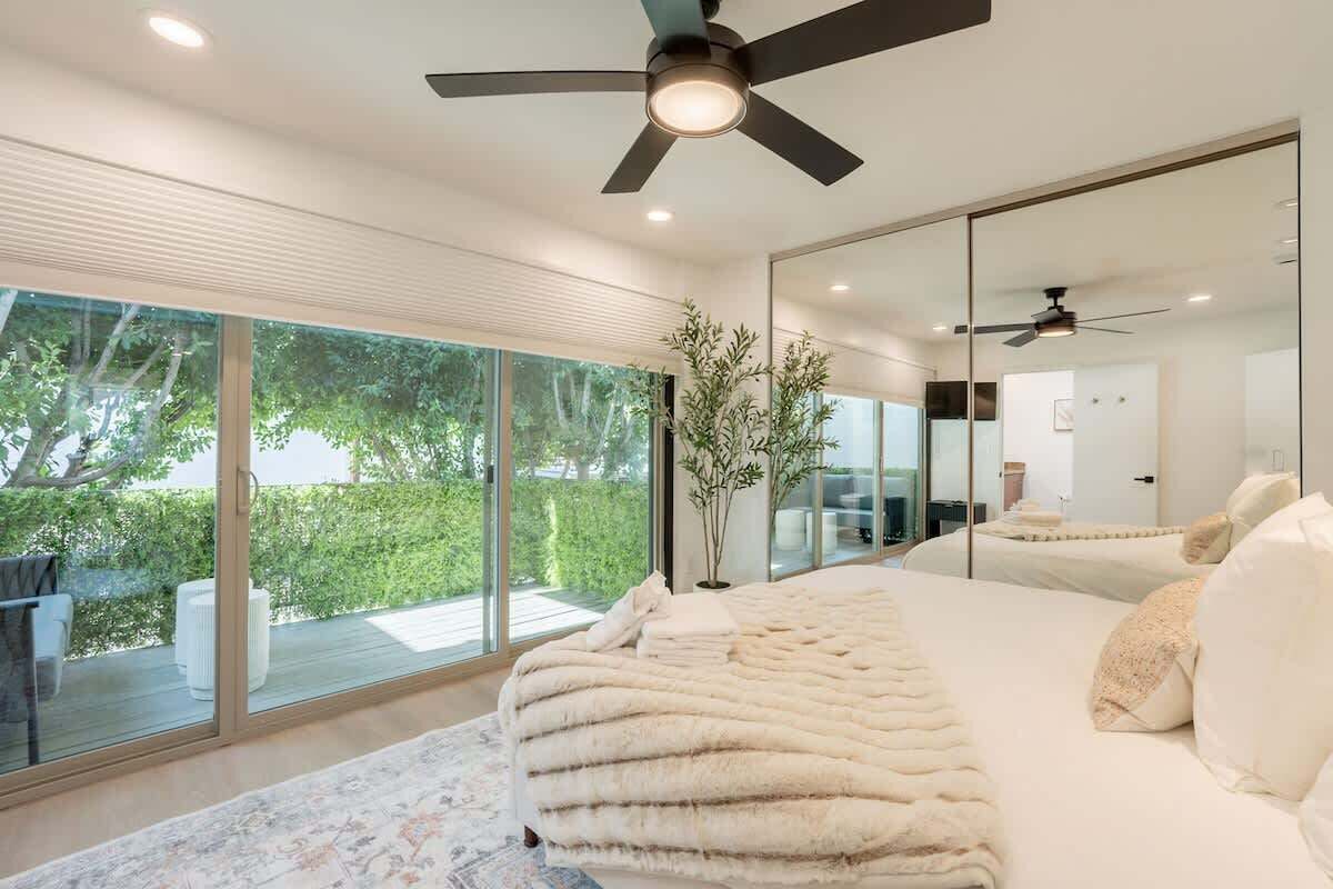 3 habitaciones, tabla de planchar con plancha, wifi y ropa de cama 