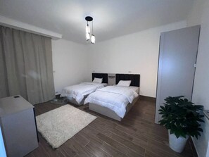3 bedrooms, iron/ironing board, WiFi, bed sheets