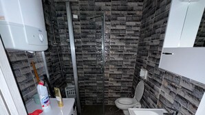 Apartment, 1 Bedroom, Balcony | Bathroom