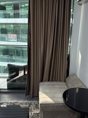 Living room - Charming Batumi Apartment With Balcony and Partial AC (Batumi)