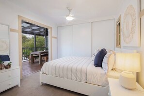 5 bedrooms, desk, iron/ironing board, travel cot