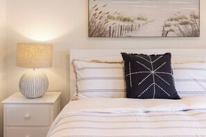 5 bedrooms, desk, iron/ironing board, travel cot