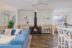 TV, fireplace