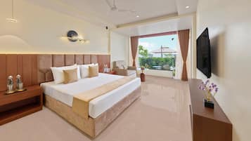 Azalea Room | Desk, free WiFi, bed sheets