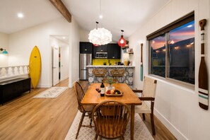 Dining - Walk To Beach, Surfing, Mins 2 Restaurants & Shops (Oxnard)