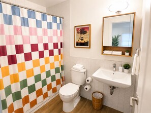 Séchoir à cheveux, serviettes fournies