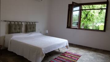 Apartment, Hill View | Travel cot, free WiFi, bed sheets