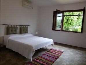 公寓, 山景 | 旅行婴儿床、免费 WiFi、床单