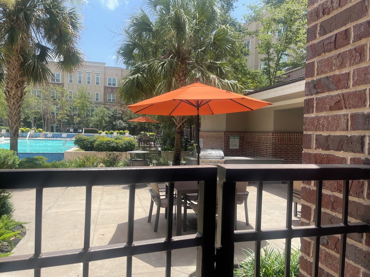 Photo 6 of Cozy 1-Bedroom Apartment in Terrific Midtown Houston near Galleria and Downtown!