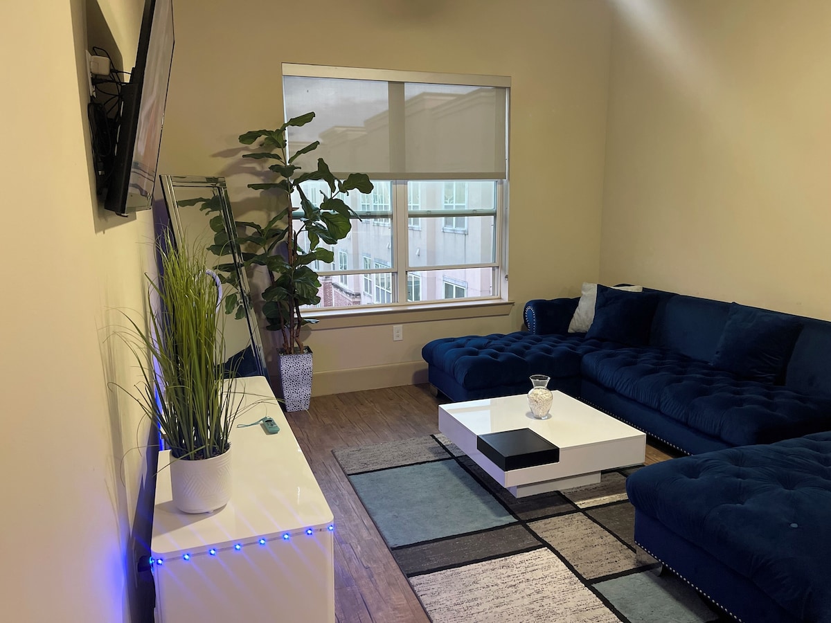 Photo 17 of Cozy 1-Bedroom Apartment in Terrific Midtown Houston near Galleria and Downtown!