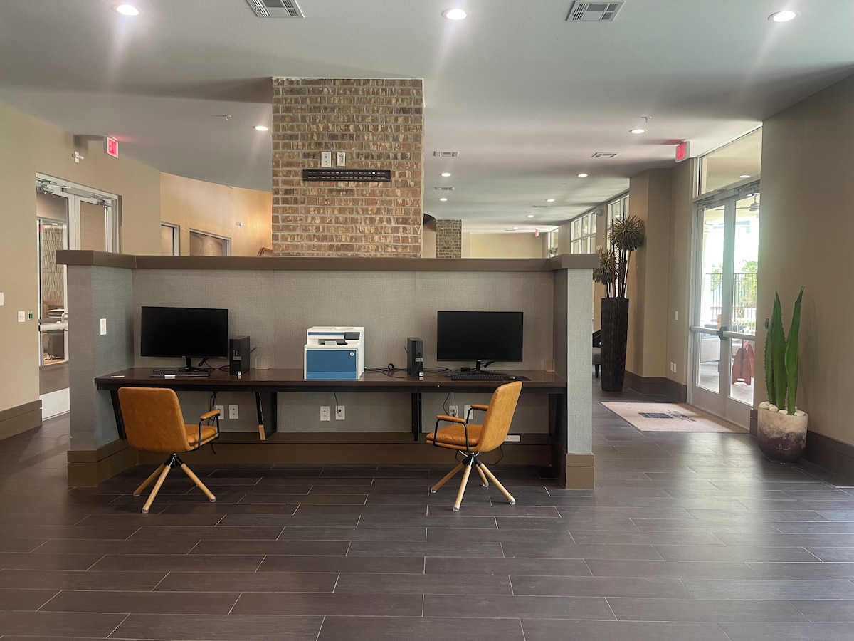 Photo 7 of Cozy 1-Bedroom Apartment in Terrific Midtown Houston near Galleria and Downtown!