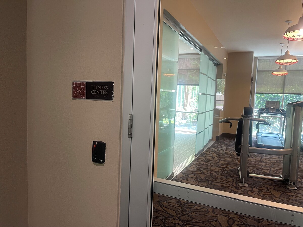 Photo 8 of Cozy 1-Bedroom Apartment in Terrific Midtown Houston near Galleria and Downtown!