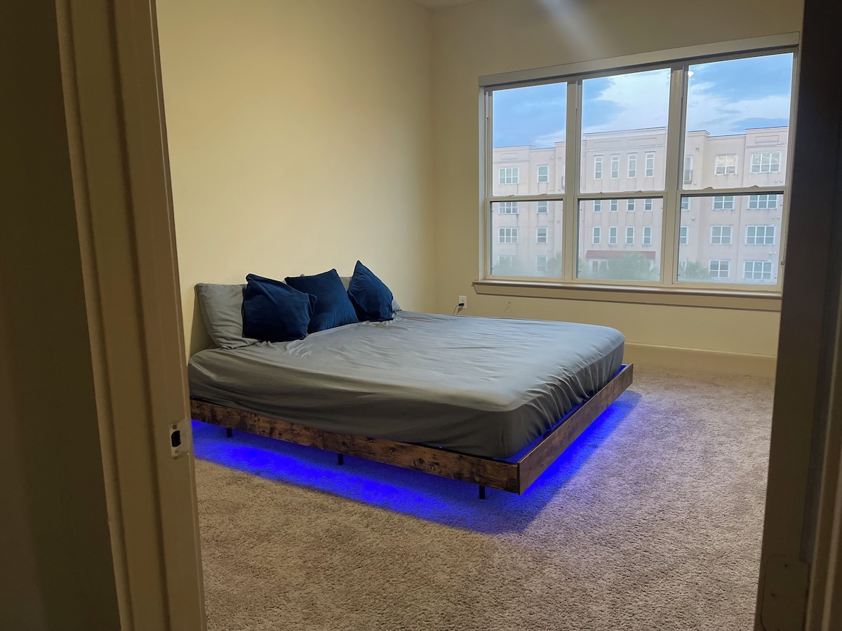 Photo 4 of Cozy 1-Bedroom Apartment in Terrific Midtown Houston near Galleria and Downtown!