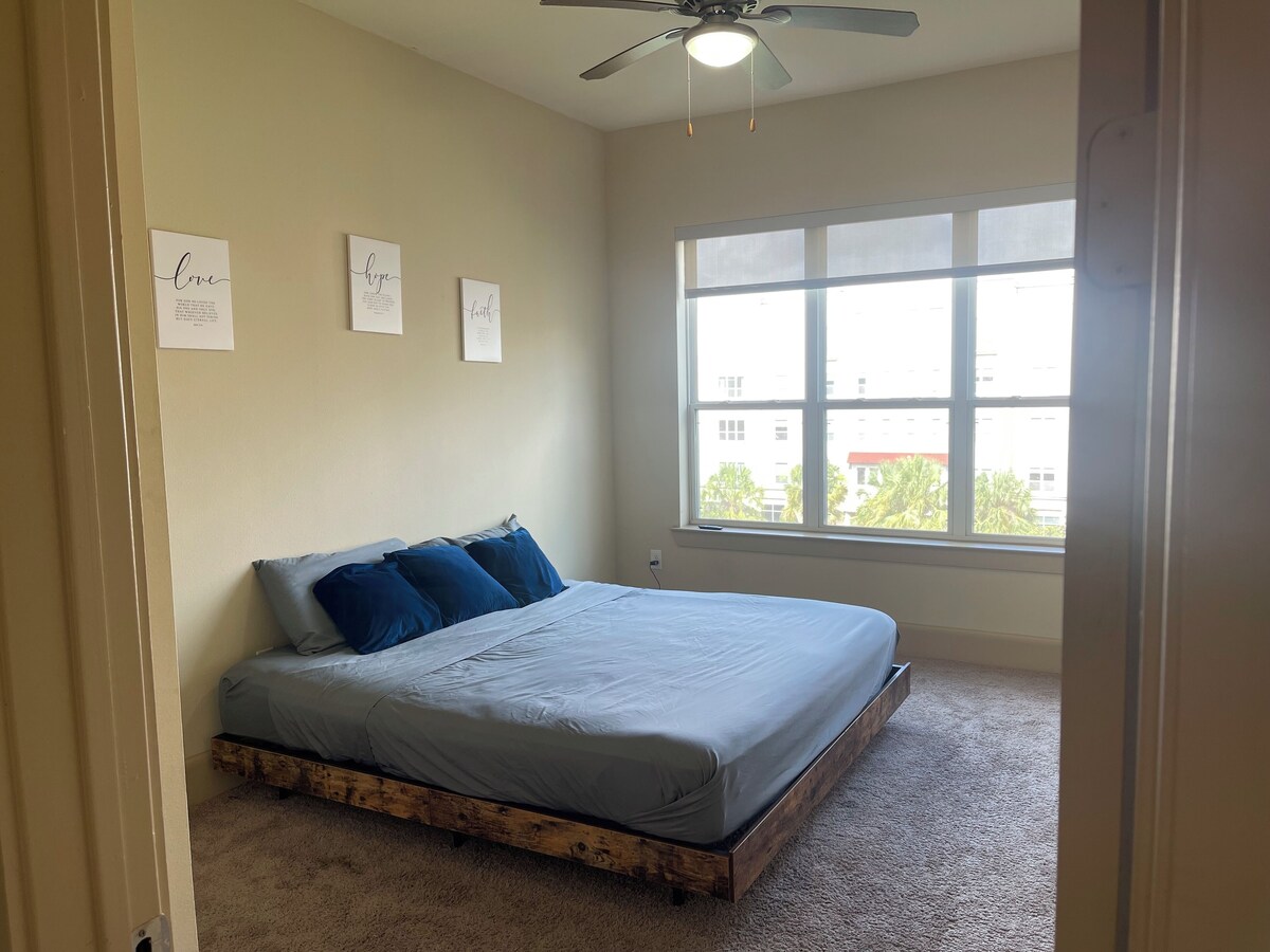 Photo 16 of Cozy 1-Bedroom Apartment in Terrific Midtown Houston near Galleria and Downtown!