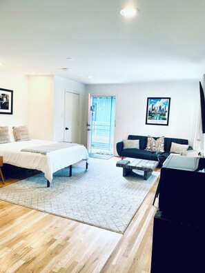 1 Schlafzimmer, Schreibtisch, Bügeleisen/Bügelbrett, Reisekinderbett