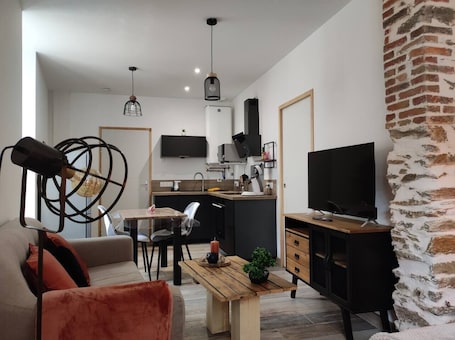 TV. Studio Indus in the center of Beaupréau