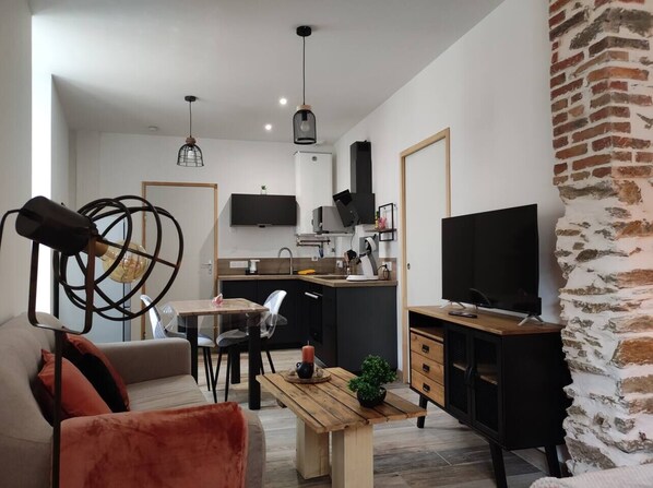 TV - Studio Indus in the center of Beaupréau (Beaupréau-en-Mauges)