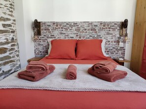WiFi, bed sheets