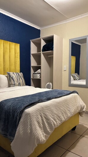 4 bedrooms, iron/ironing board, WiFi, bed sheets