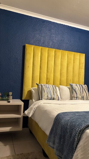 Iron/ironing board, WiFi, bed sheets