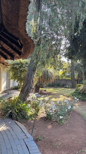 Stylish and modern 4 private bedrooms with 4 private bathrooms with WiFi