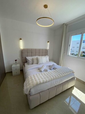 Iron/ironing board, WiFi, bed sheets