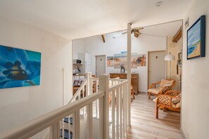 Living area - Guest Room 'Coup De Cœur' with Shared Terrace, Private Garden, and Wi-Fi (Marennes-Hiers-Brouage)