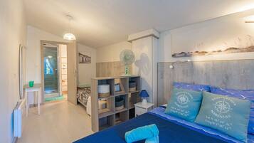 Iron/ironing board, WiFi, bed sheets