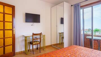 1 slaapkamer, een strijkplank/strijkijzer, gratis wifi, beddengoed