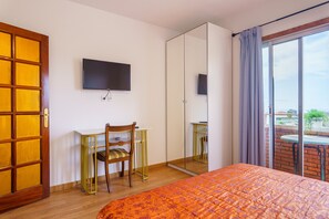 1 chambre, fer et planche à repasser, Wi-Fi gratuit, draps fournis