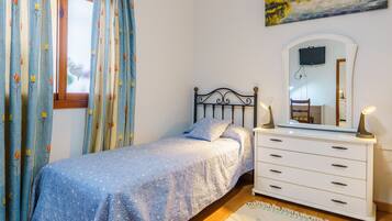 1 slaapkamer, een strijkplank/strijkijzer, gratis wifi, beddengoed