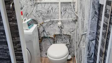 Douche, savon, papier toilette