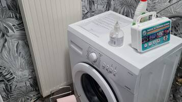 Douche, savon, papier toilette