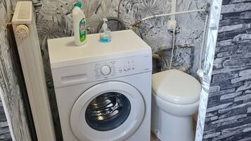 Douche, savon, papier toilette