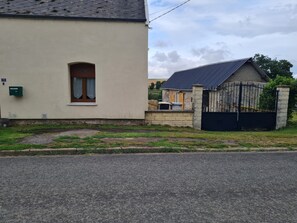 Miscellaneous - The country studio (Saint-Gobert)