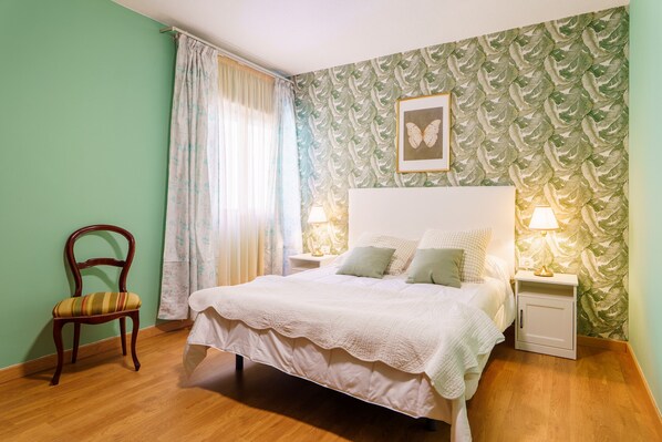 1 slaapkamer, een strijkplank/strijkijzer, gratis wifi, beddengoed