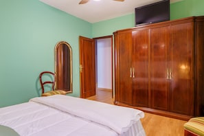 1 chambre, fer et planche à repasser, Wi-Fi gratuit, draps fournis