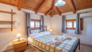 经典独立别墅, 3 间卧室, 阳台, 海滩景观 | 客房内保险箱、熨斗/熨衣板、免费 WiFi、床单