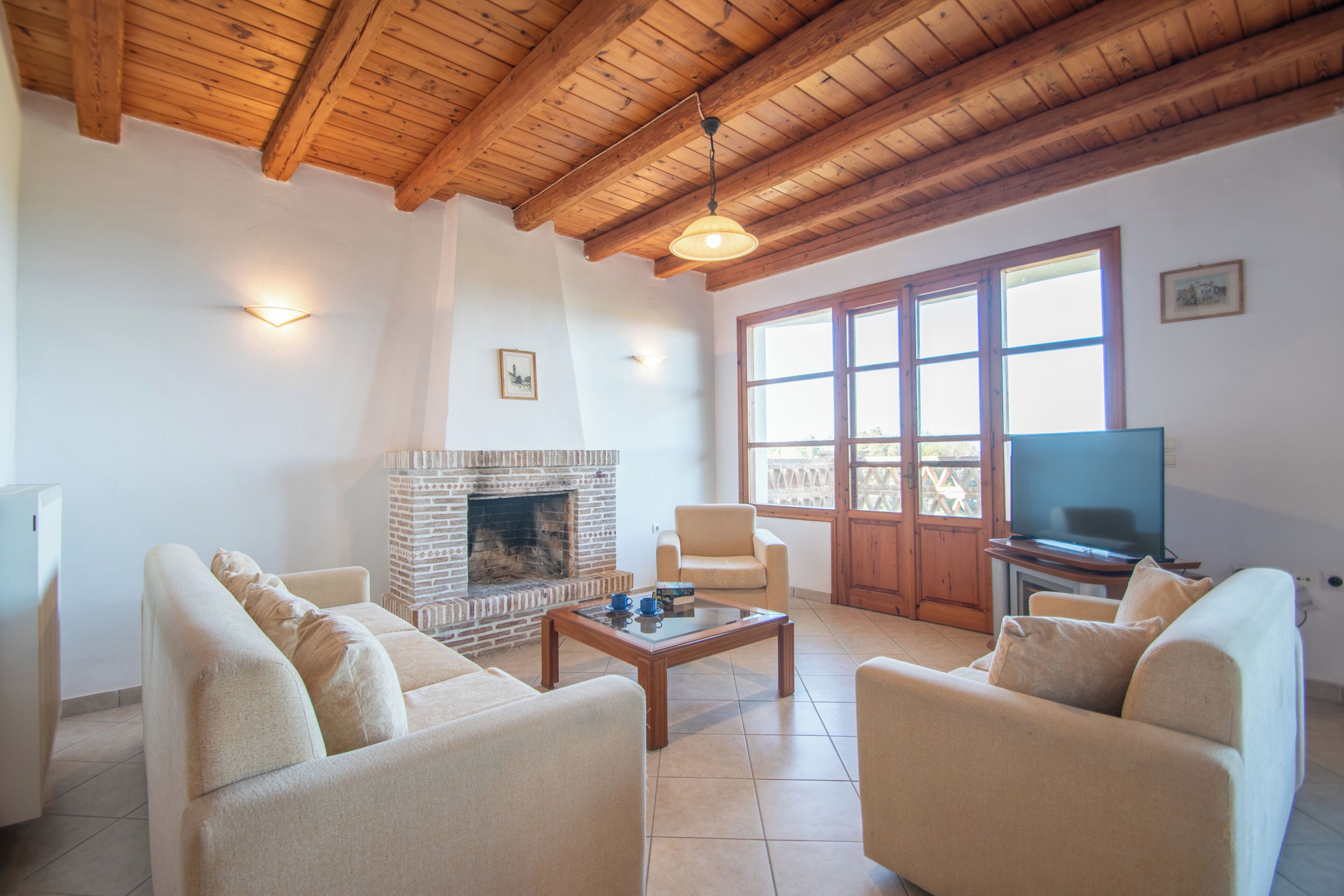 クラシック ハウス 3 ベッドルーム バルコニー ビーチビュー | リビング エリア | テレビ