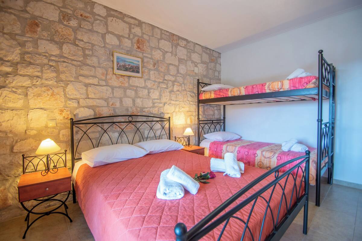 In-room safe, iron/ironing board, WiFi (free), bed sheets