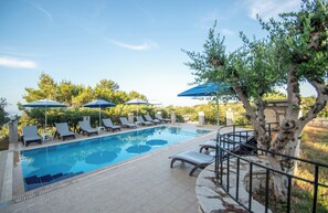 Piscine extérieure (ouverte en saison)
