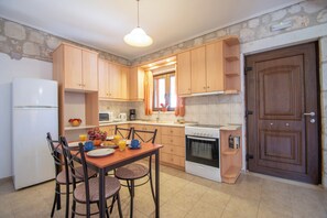 Full-sized fridge, microwave, oven, toaster - Aeolos Zante villas (Zakynthos)